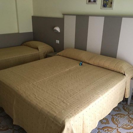 Hotel Laila Cesenatico Buitenkant foto