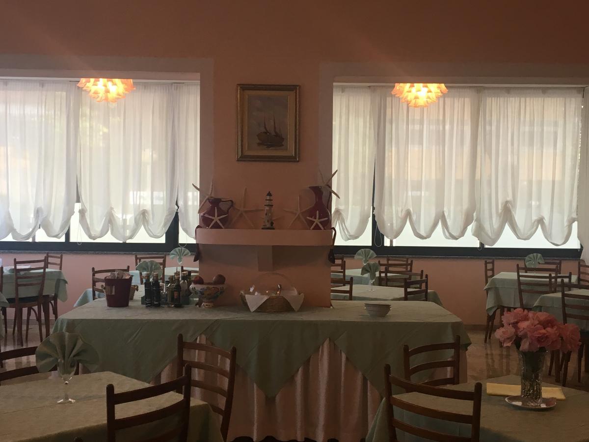 Hotel Laila Cesenatico Buitenkant foto