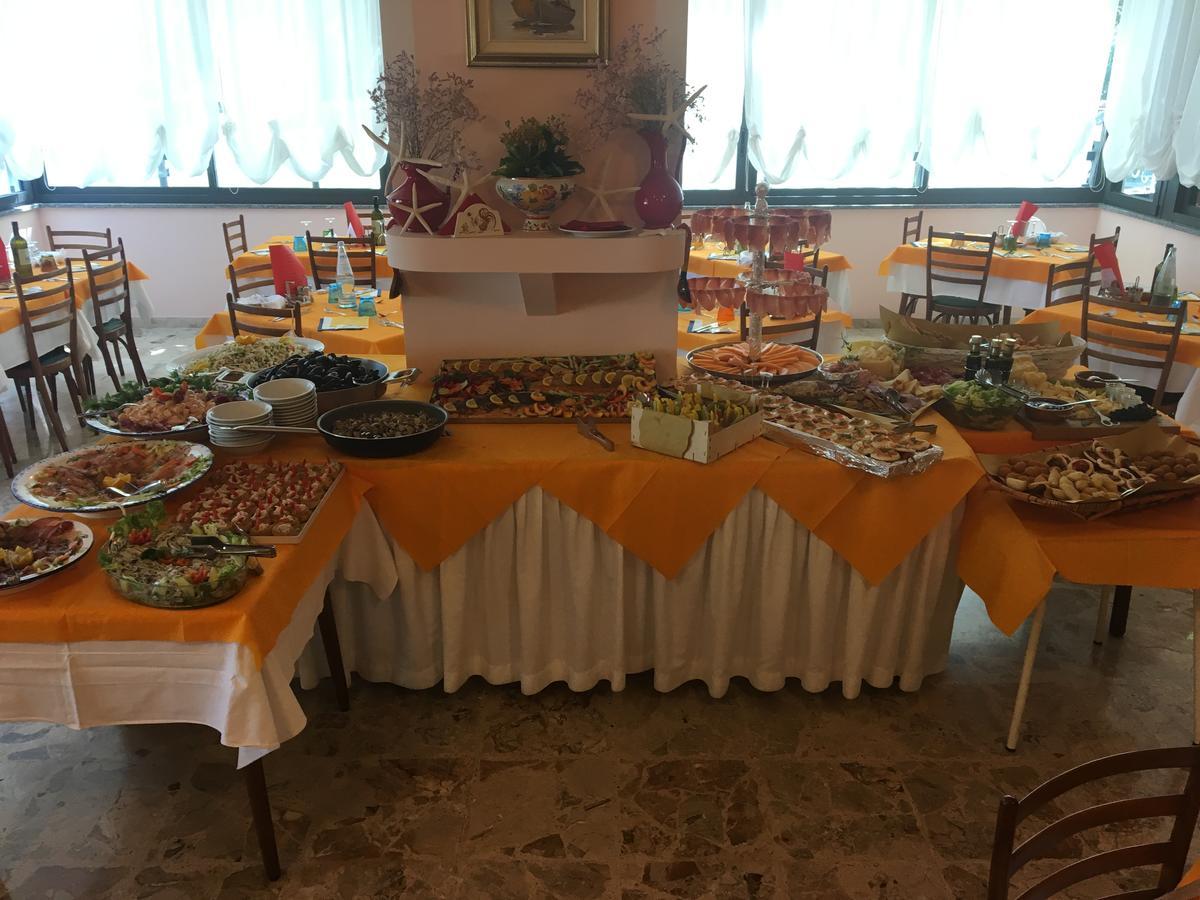 Hotel Laila Cesenatico Buitenkant foto