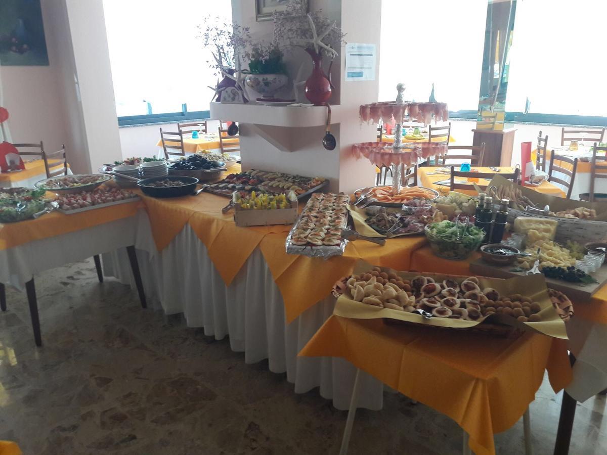 Hotel Laila Cesenatico Buitenkant foto