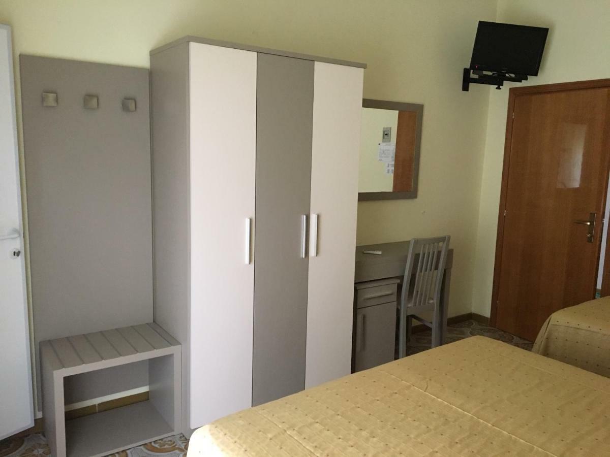 Hotel Laila Cesenatico Buitenkant foto